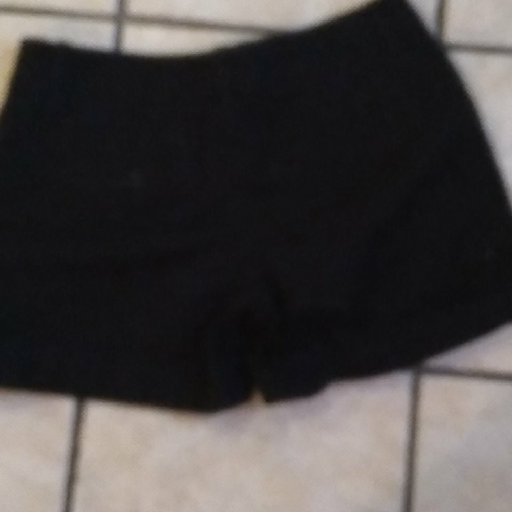 Short's - Picture 2 of 3